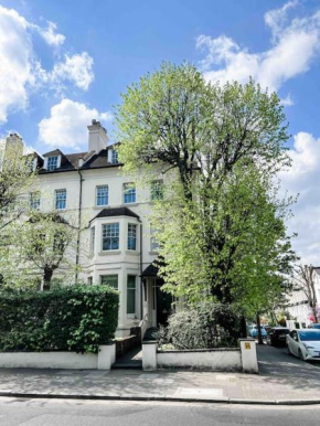 2BR Flat in Townhouse on Historic Abbey Road with Free Parking BEST LOCATION St John's Wood